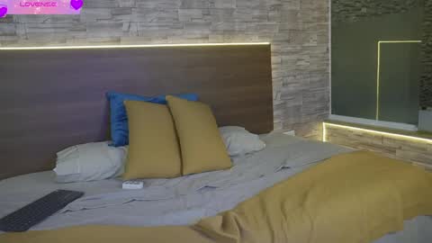 zenda_biancha online show from April 1, 1:41 pm