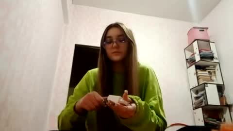 zeniabrossoit online show from April 3, 12:47 pm