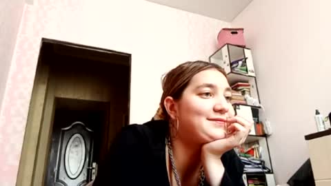 zeniabrossoit online show from April 22, 8:22 am