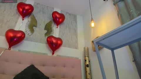 ZHAMIRA  ANDRES online show from February 16, 7:25 pm