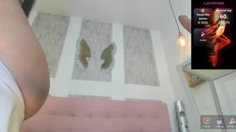 ZHAMIRA  ANDRES online show from April 12, 9:17 pm