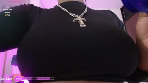 zhia  zeus online show from December 3, 8:11 pm