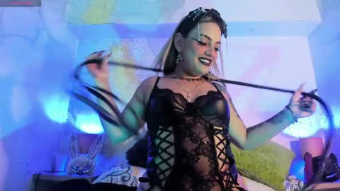 zihaadams_ online show from May 1, 9:07 pm