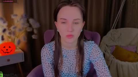 Zlata  Mon Tue Thu Fri Sun Sa GMT 3 0000pm - 0600pm  online show from October 31, 6:12 pm