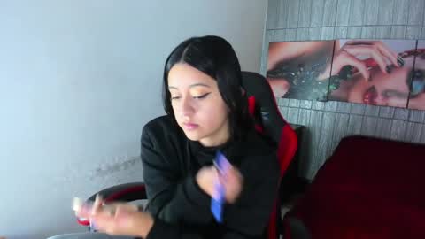 Z O E online show from April 17, 9:17 pm