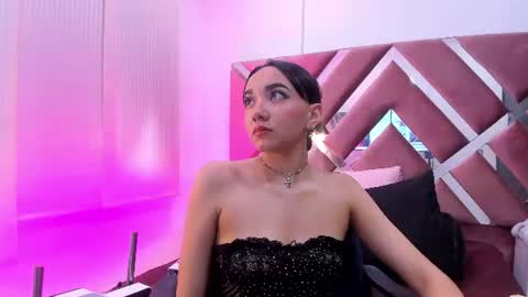 zoe_evaanss_ online show from July 18, 10:23 pm
