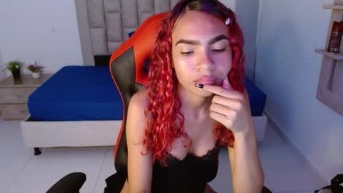 zoe_galli online show from October 14, 4:15 am