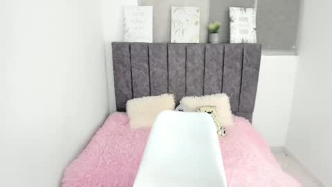 zoe_jones7 online show from February 18, 12:26 am