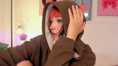 Zoe Lynch online show from March 12, 11:46 am