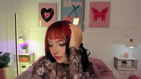 Zoe Lynch online show from March 11, 11:36 am