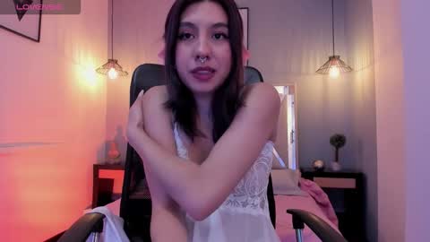 zoe_moreau online show from February 13, 8:32 pm