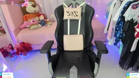 zoe_sullivan_ online show from February 19, 9:20 am