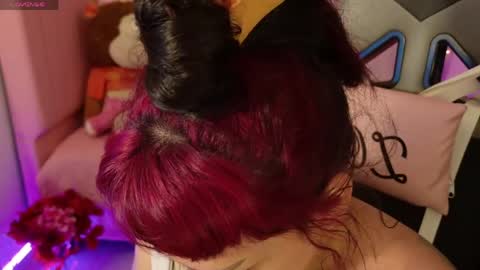 zoe_sullivan_ online show from April 12, 9:23 am