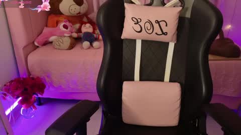 zoe_sullivan_ online show from June 6, 9:26 am