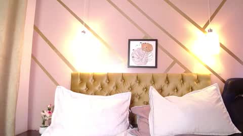 zoe Summerss online show from January 7, 5:49 pm