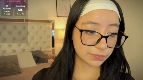 Zoe online show from May 22, 9:35 pm
