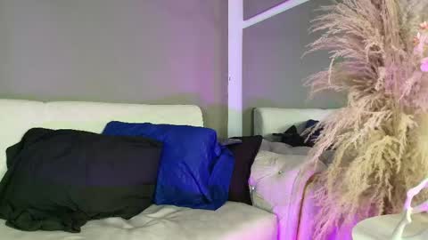 ZOE online show from May 7, 2:43 pm