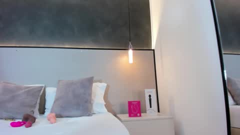 zoee_zi online show from October 25, 8:15 pm