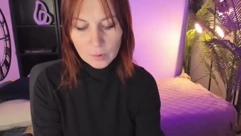 Snapshot of zoeeast chatting on October 22, 1:27 pm Zoe online show from October 22, 1:27 pm