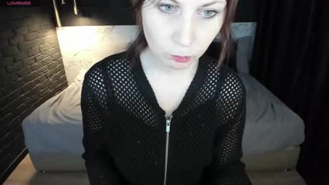 Snapshot of zoeeast chatting on March 3, 12:09 pm Zoe online show from March 3, 12:09 pm