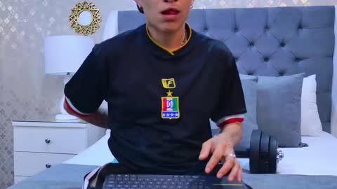 Zoe Krug online show from October 28, 11:49 am