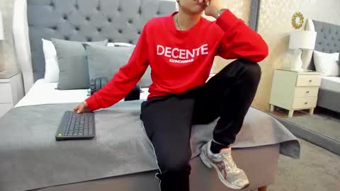 Zoe Krug online show from September 18, 12:37 pm