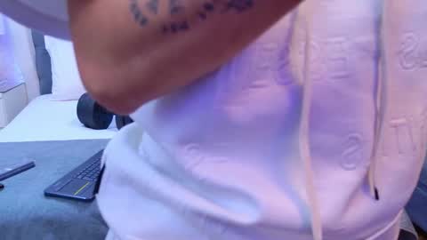 Zoe Krug online show from November 28, 8:23 pm