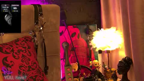 ZoeMesmerize online show from November 4, 11:59 am