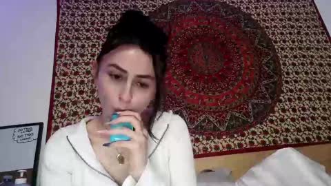 zoepleasing online show from March 8, 4:52 am