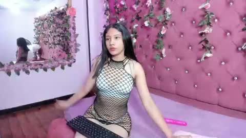 zoesmiitt online show from June 13, 2:03 pm