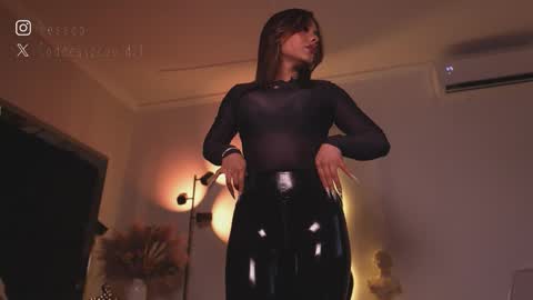 zoevidal_ online show from March 29, 12:26 pm