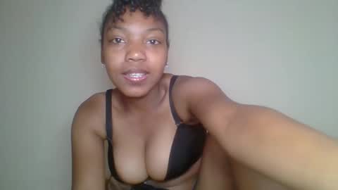 zyraelle_01 online show from May 17, 10:36 am
