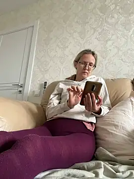 angelmommu online show from February 12, 9:44 am