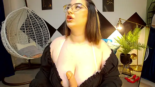 Katewalker  online show from May 1, 9:07 pm