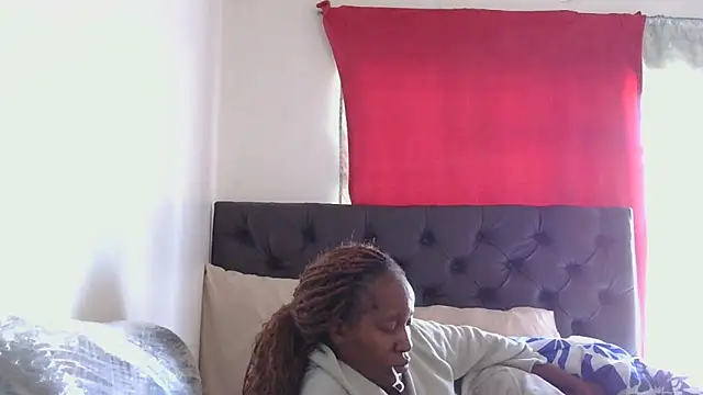 sluttylaura21 online show from April 14, 11:43 am