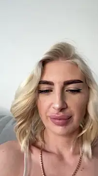 Mia Roxie online show from March 27, 4:25 am