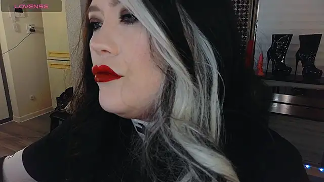 wickedxqueen online show from April 15, 7:58 pm