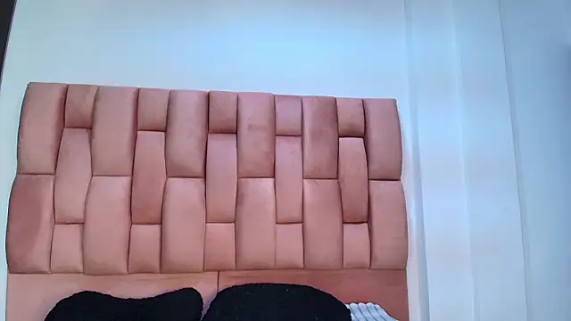 JuliKim  online show from February 27, 1:22 pm