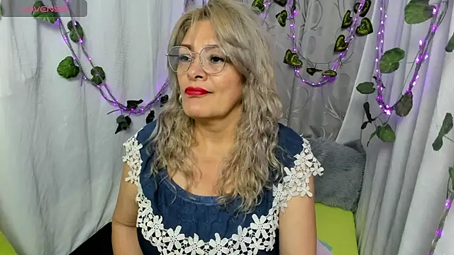 RebeccaThompson online show from April 28, 4:27 am