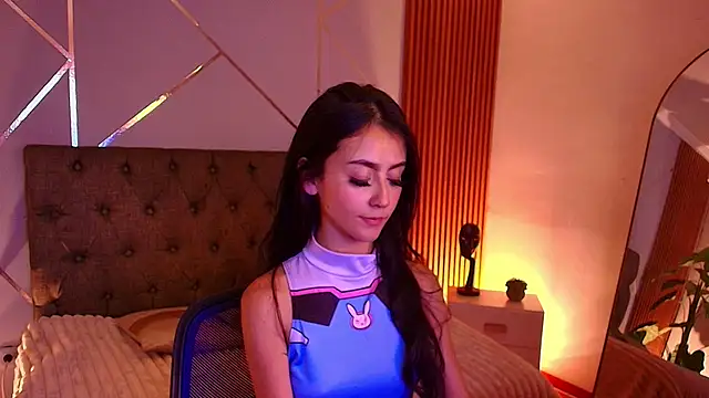 Coralinnee  online show from March 20, 7:57 am