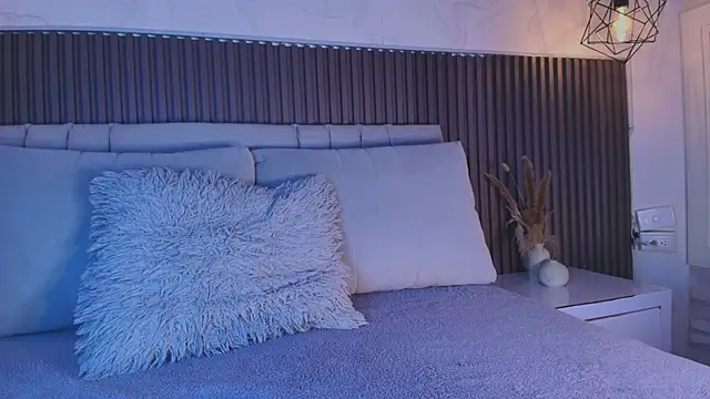 SHANONCLARK online show from March 24, 7:08 pm