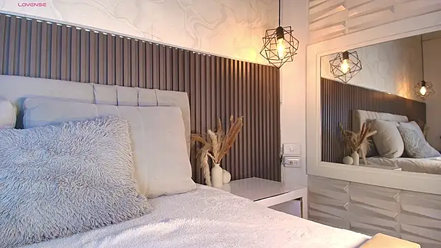 SHANONCLARK online show from February 13, 9:38 pm