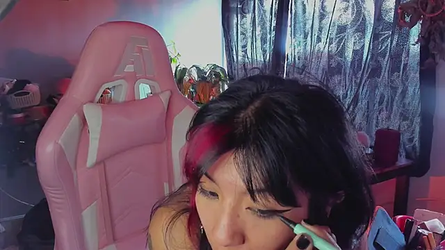 annie walker6 online show from November 9, 6:26 pm