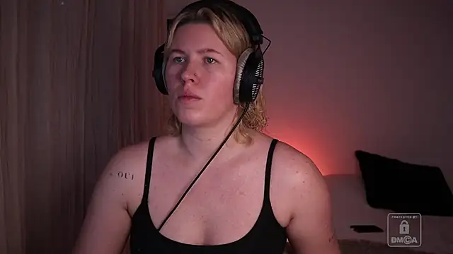 moonamii online show from January 9, 6:56 pm