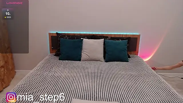 mia stephan online show from April 4, 3:55 pm