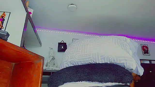 reigns addison kendall online show from October 9, 11:36 am