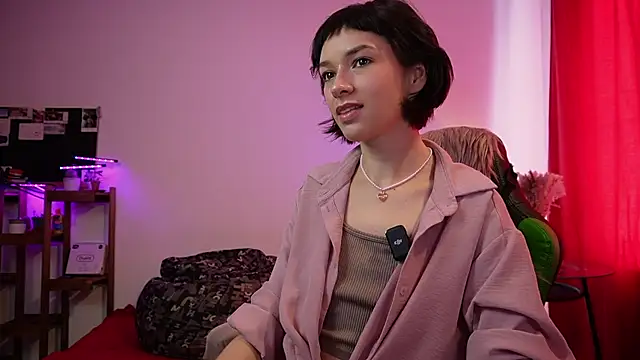 VivianLy  online show from February 15, 10:47 am