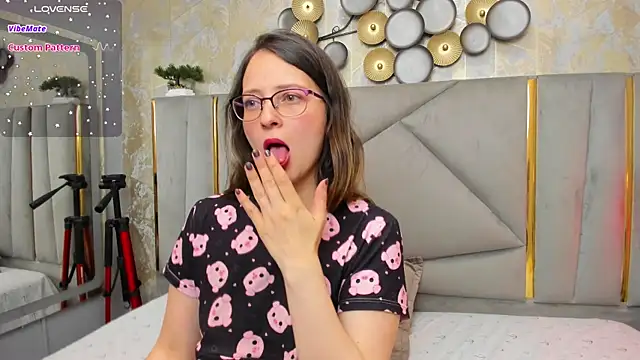 AmbeerWood  online show from September 20, 1:09 pm