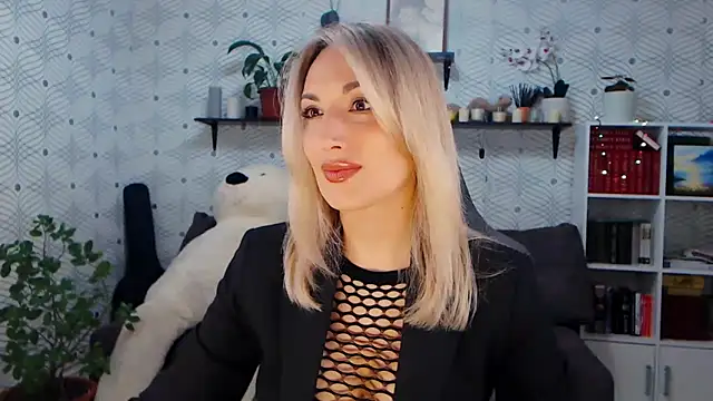 MillaXQueen online show from March 24, 11:15 am