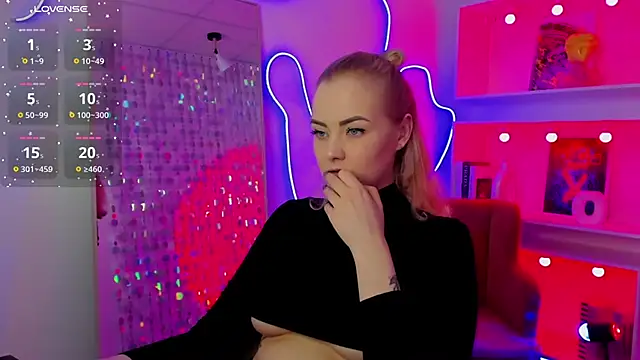 StephanieSweety online show from March 29, 6:40 pm